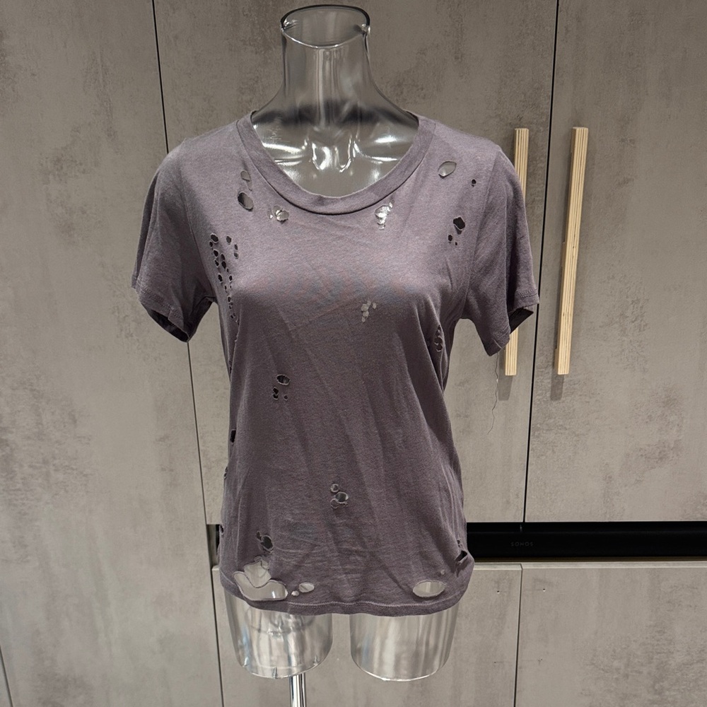 Trendy Distressed Short Sleeve Tee in Charcoal